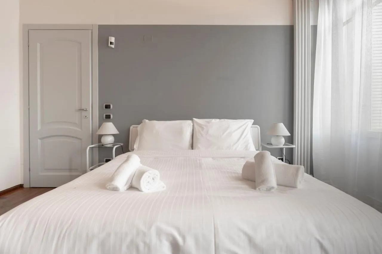 Apartamento Cozy Flat With Big Balcony Few Steps From Arena Verona Italia